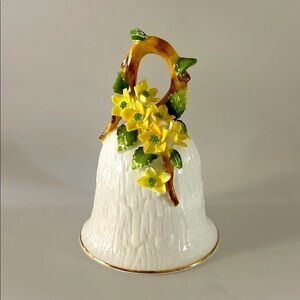 Maruri, Hand Painted Bell Buttercups Gotham Fine Bone China with Yellow Flowers